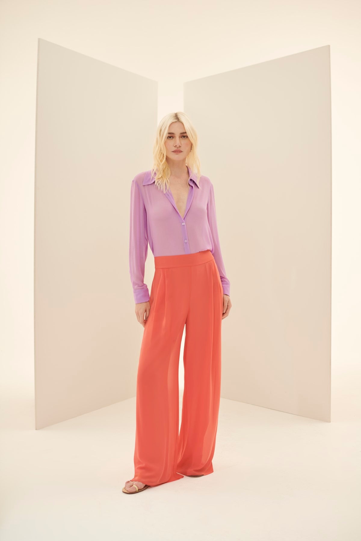 Calça Pantalona Pregas Chiffon Coral Alphorria