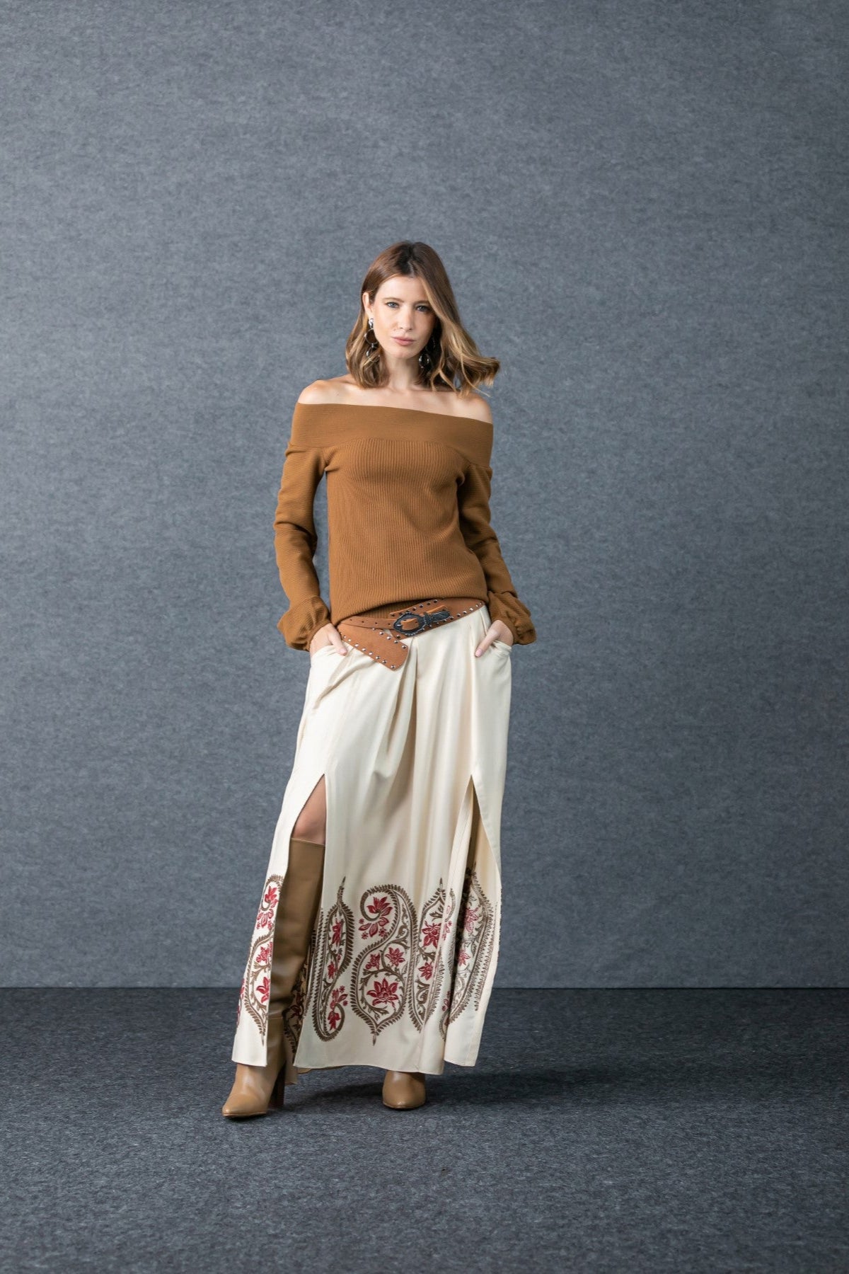 Blusa Tricot Ombro a Ombro Caramelo Anne Fernandes
