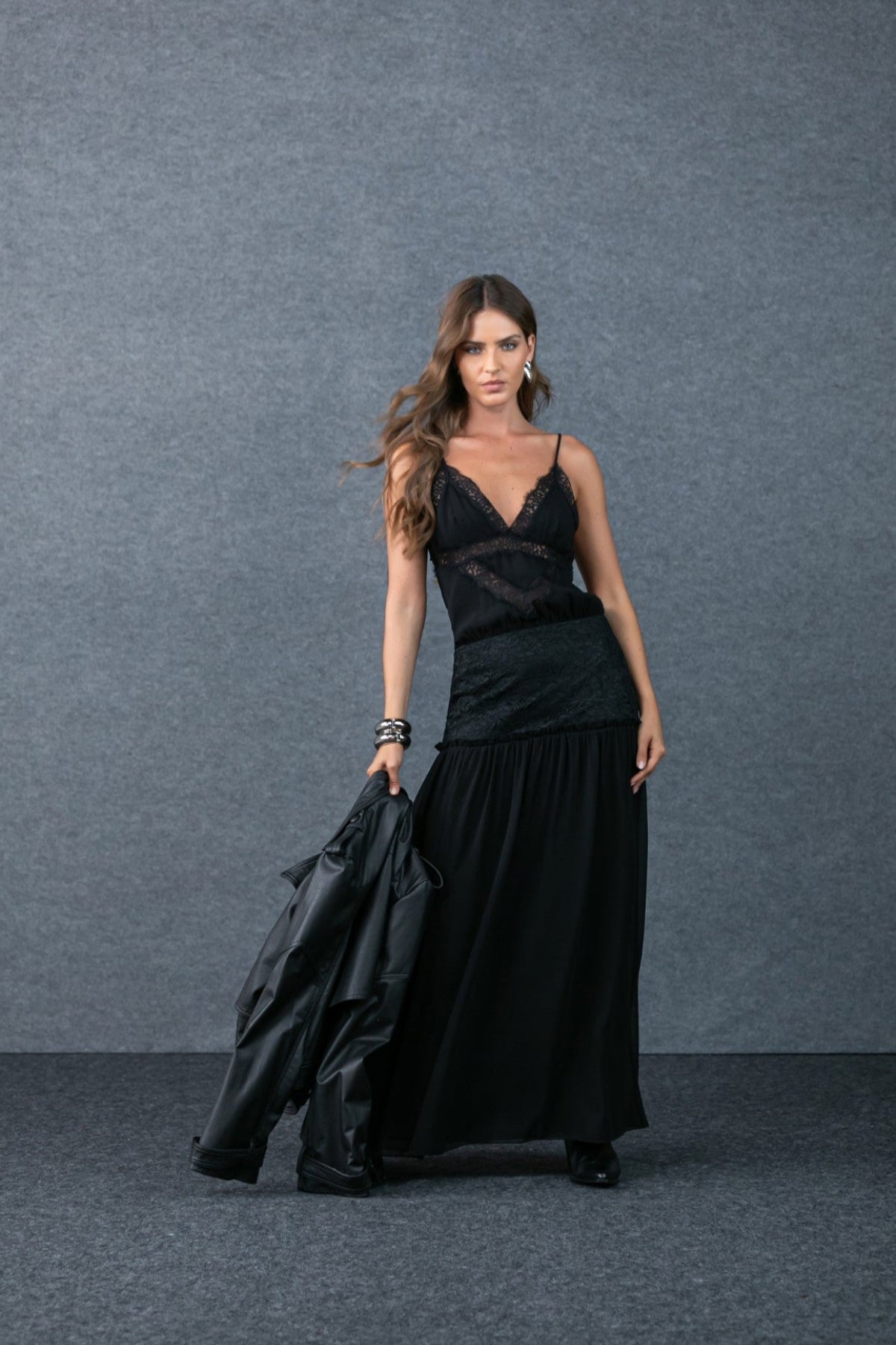 Vestido Longo com Renda Preto Anne Fernandes