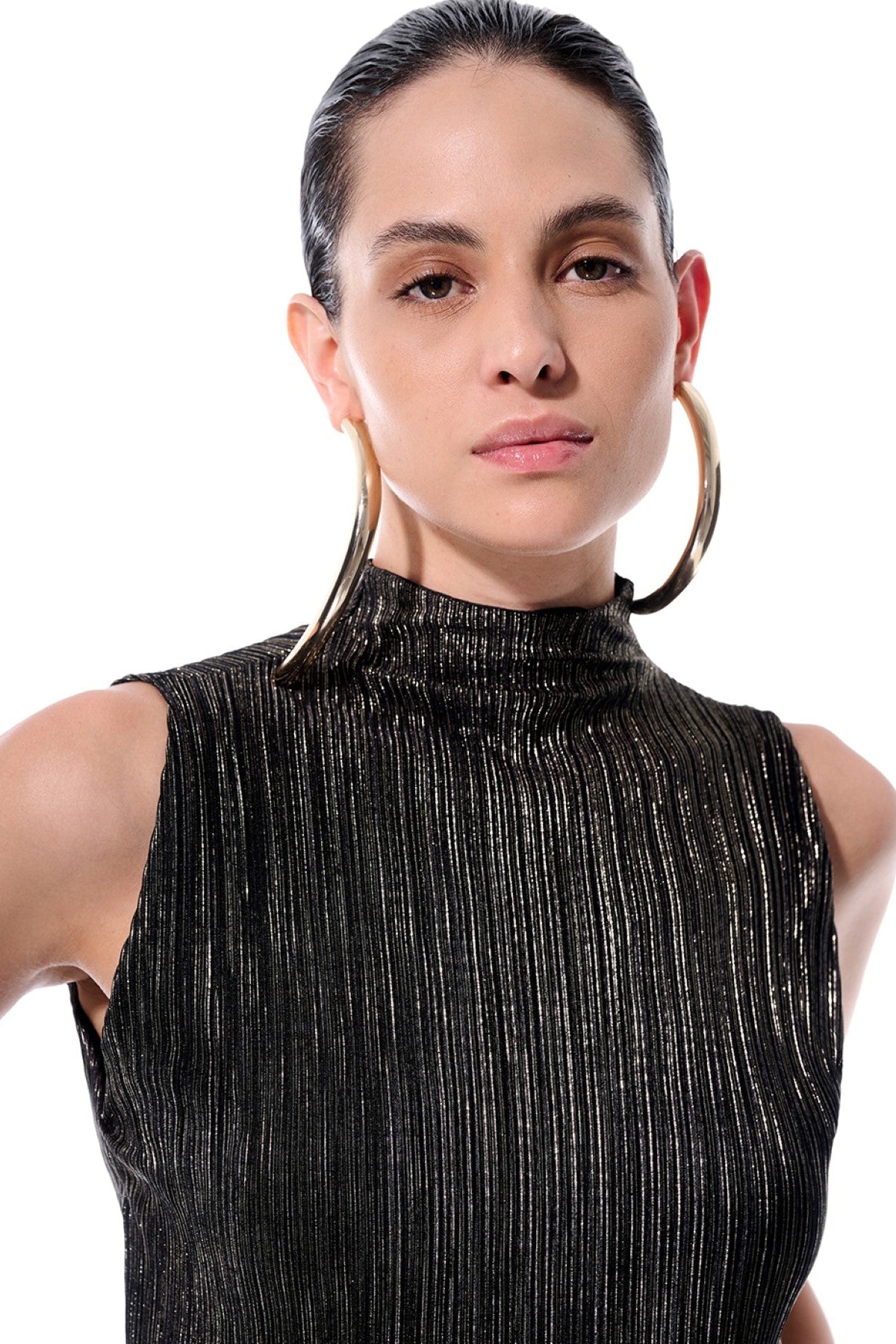 Vestido Midi Sem Mangas Micro Plissado Preto Gold Alphorria