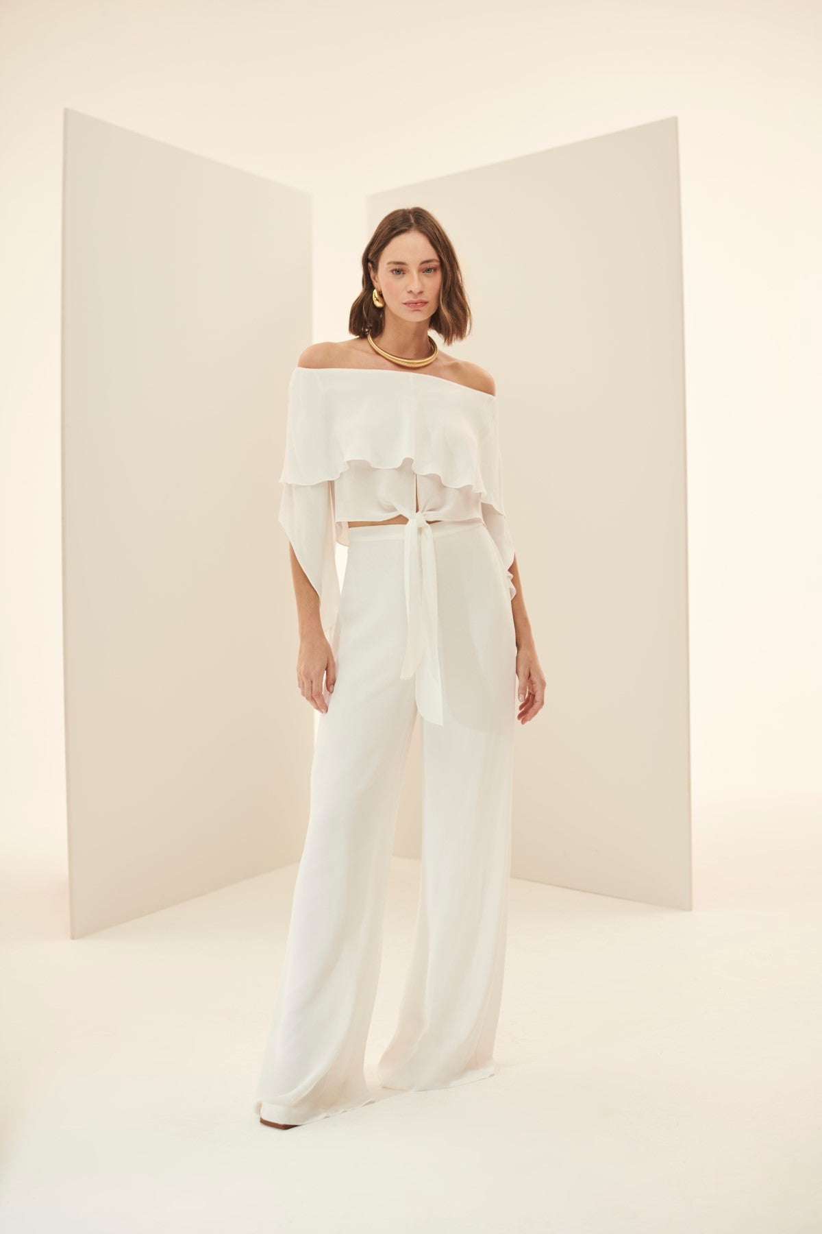 Calça Reta Georgete Off White Alphorria