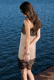 Vestido Curto Cetim com Renda Bege Anne Fernandes