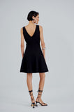 Vestido Curto Recortes Curvos Preto Alphorria